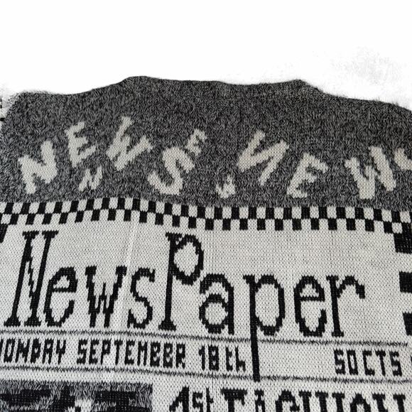 Vintage Adele Newspaper Print Sweater Medium Graphic Black White Retro Knit - Picture 4 of 13